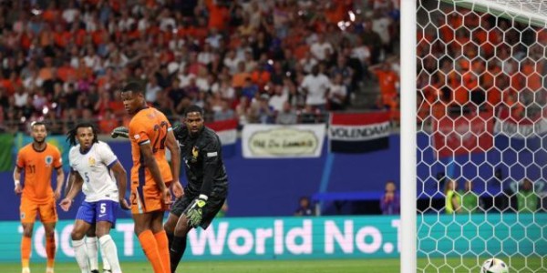 九游体育最新版本-名宿：西蒙斯进球本应判为有效 迈尼昂根本扑不到